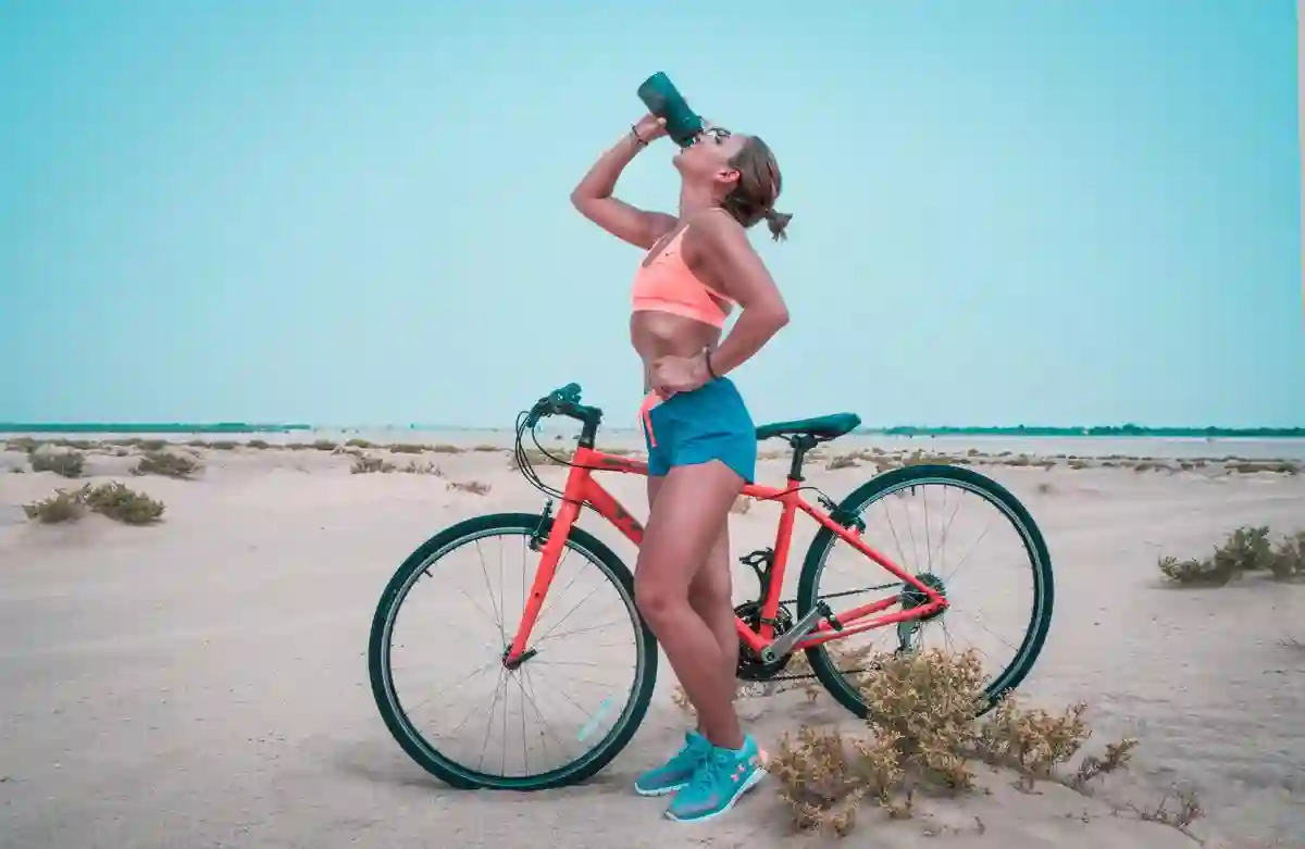 How does drinking water help lose belly fat